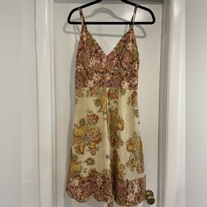 Floral Dress - Vintage look, ruched back, flattering, easy